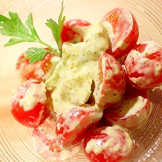 ミニトマトと卵の白身のジェノバ風サラダ